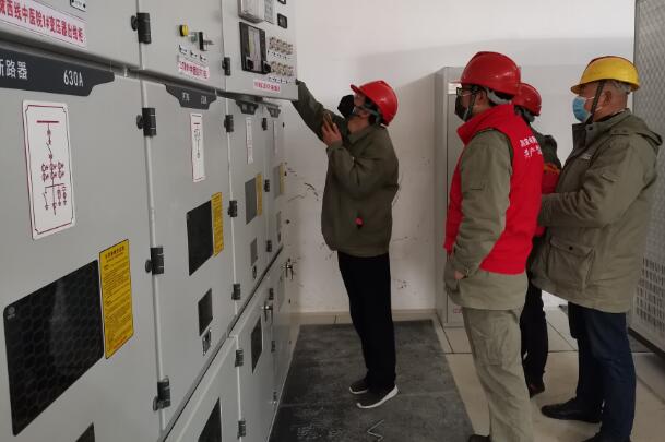 國網(wǎng)英山縣供電：隔離醫(yī)院電工發(fā)燒了!放心，我們頂上!