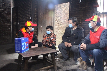 國網(wǎng)江永縣供電公司：迎春風(fēng)進(jìn)瑤寨，學(xué)雷鋒獻(xiàn)愛心