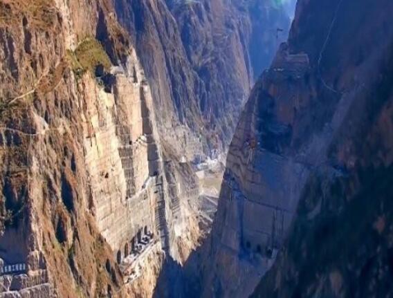 為建烏東德水電站，在峽谷底部挖90米深洞穴，用來干嘛的？