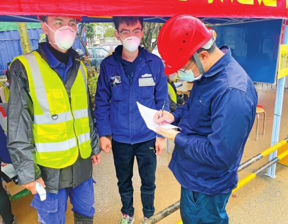 深圳供電局“培訓(xùn)+監(jiān)督”構(gòu)筑安全生產(chǎn)防線(xiàn)