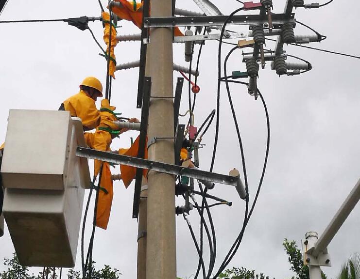 海南陵水供電局超常規(guī)舉措開(kāi)展旁路不停電作業(yè)，提升居民電力獲得感