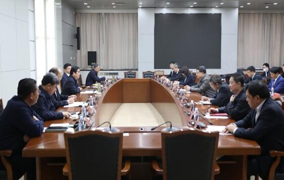 鄧建玲與唐山市委副書記、市長(zhǎng)丁繡峰會(huì)談