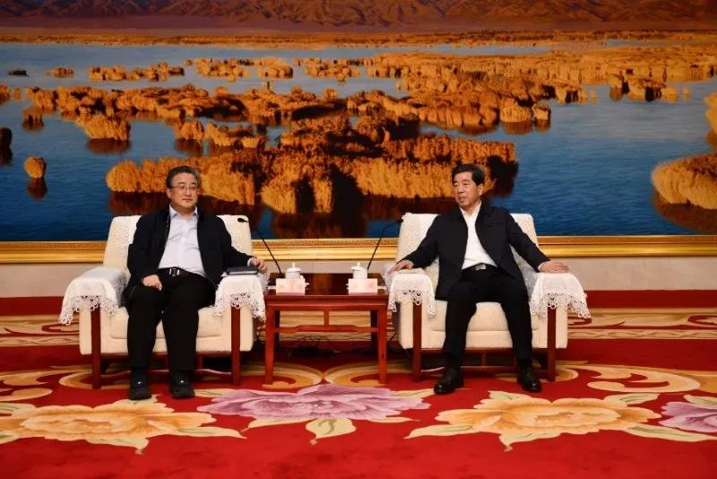 中核集團黨組書記、董事長余劍鋒與寧夏黨委書記陳潤兒會談