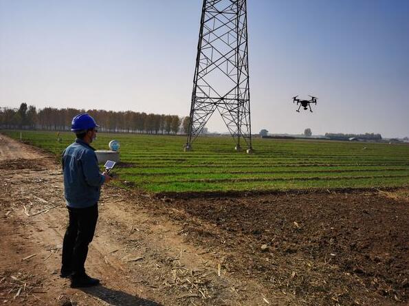 國(guó)網(wǎng)濟(jì)寧供電公司開(kāi)展無(wú)人機(jī)巡視保電網(wǎng)安全運(yùn)行