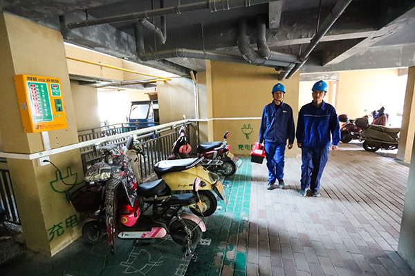 “小電驢”充電更安全了！寧?？h24393個充電接口完成升級改造