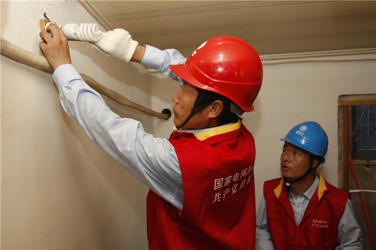 國網(wǎng)象山縣供電公司紅船服務進社區(qū)，把牢冬季安全用電關