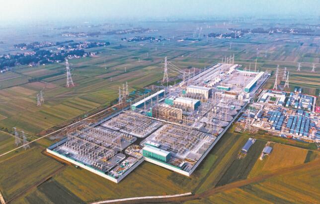 世界首個(gè)新能源遠(yuǎn)距離輸送大通道青?！幽咸馗邏褐绷鞴こ倘娼ǔ赏哆\(yùn)