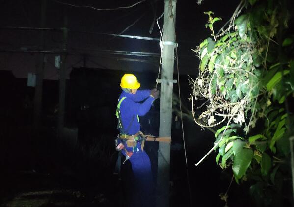 國網(wǎng)余姚市供電公司：夜間排查薄弱環(huán)節(jié)，保障電網(wǎng)安全運(yùn)行