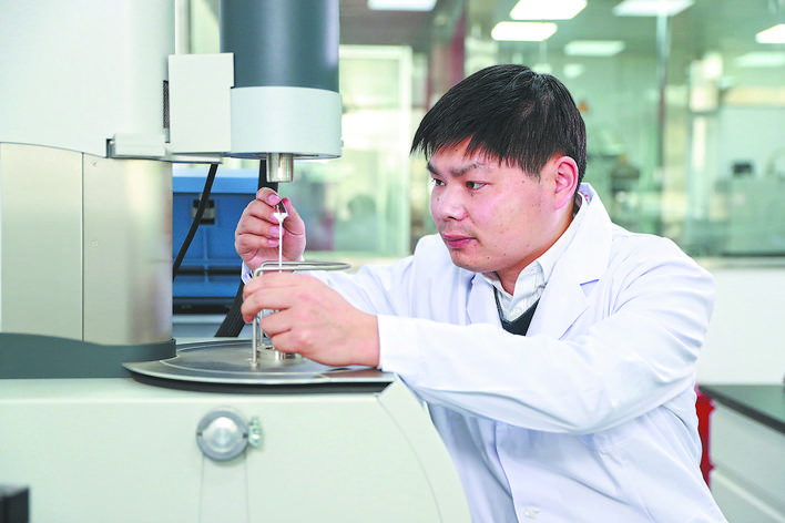 【國家電網(wǎng)公司特等勞?！繌埣褢c