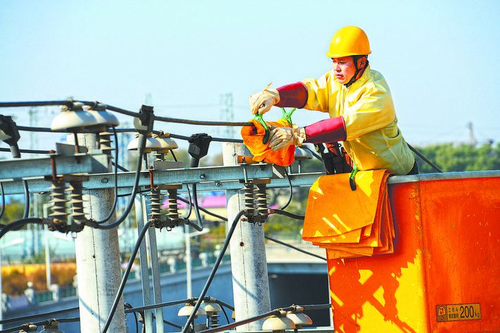 【國家電網(wǎng)公司特等勞?！坷钫伎? width=