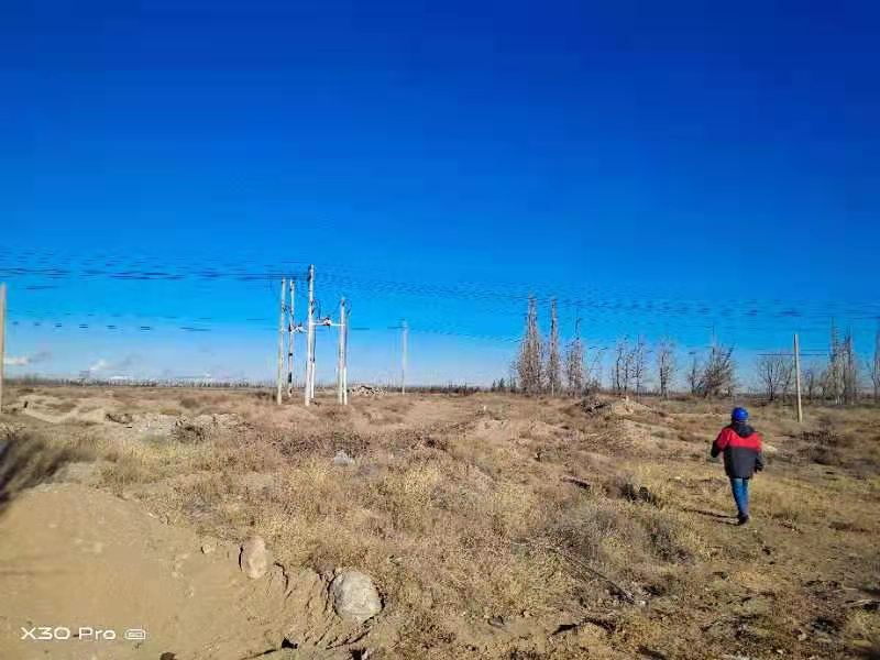 烏海電業(yè)局農(nóng)電處千里山農(nóng)電所：加強(qiáng)巡線，確保冬季電網(wǎng)安全