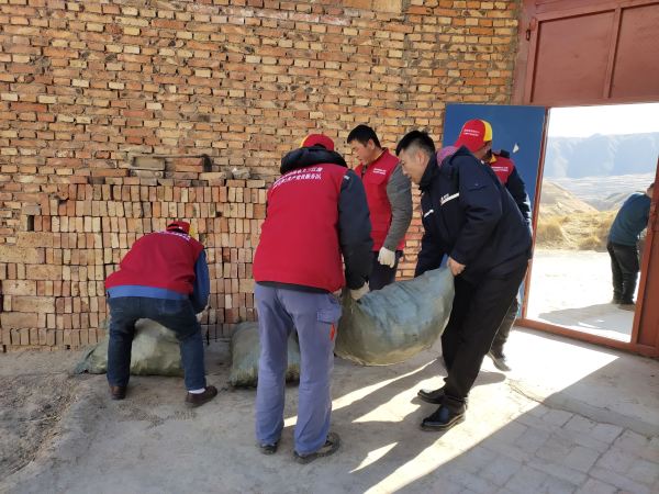 國(guó)網(wǎng)青海黃化化隆縣供電公司：節(jié)前“祝?！迸诵? width=