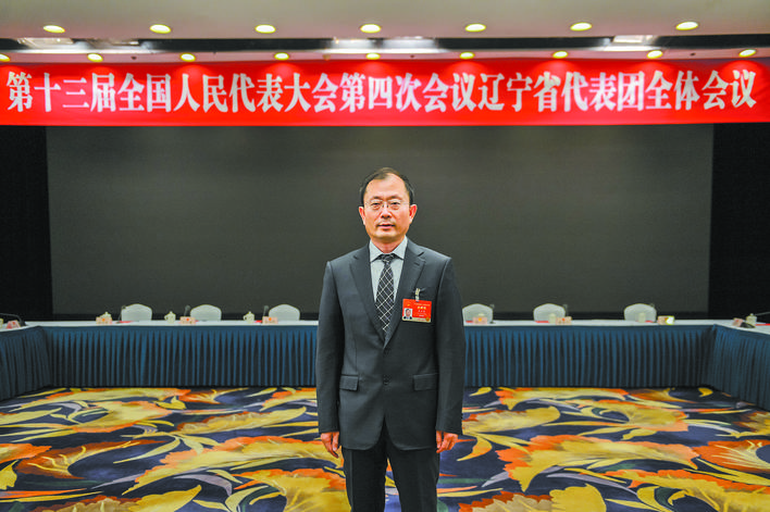 國(guó)人大代表 國(guó)網(wǎng)遼寧省電力有限公司董事長(zhǎng)、黨委書記石玉東：加強(qiáng)能源互濟(jì) 促進(jìn)能源互聯(lián)網(wǎng)發(fā)展