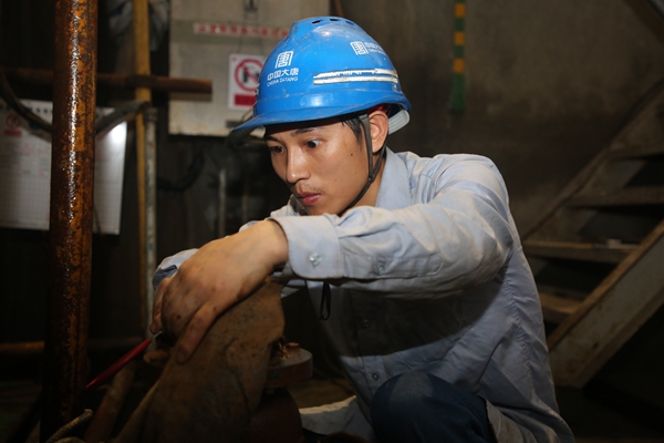 大唐石門發(fā)電公司:草木自吹香 夏日保電忙