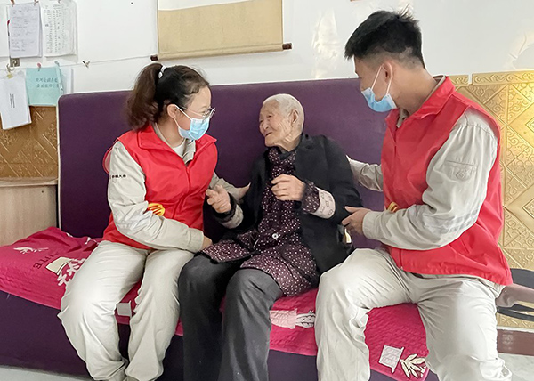 大唐臨汾熱電公司開展“人間重晚情，愛(ài)助夕陽(yáng)紅”志愿服務(wù)活動(dòng)