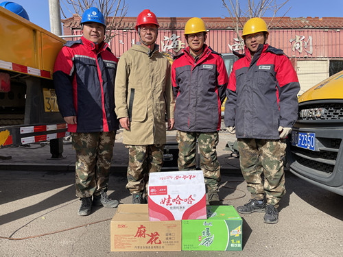 烏海電業(yè)局配電帶電作業(yè)處助力“煤改電”，送溫暖進現(xiàn)場