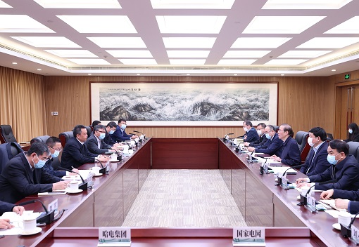 辛保安、張智剛與哈電集團(tuán)董事長曹志安、總經(jīng)理吳偉章會談