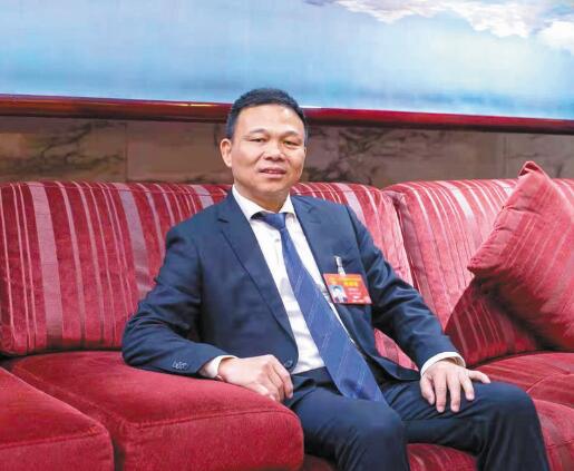 強(qiáng)電網(wǎng)優(yōu)服務(wù) 推動(dòng)城鄉(xiāng)一體化發(fā)展——訪全國人大代表、奧克斯集團(tuán)有限公司董事長鄭堅(jiān)江