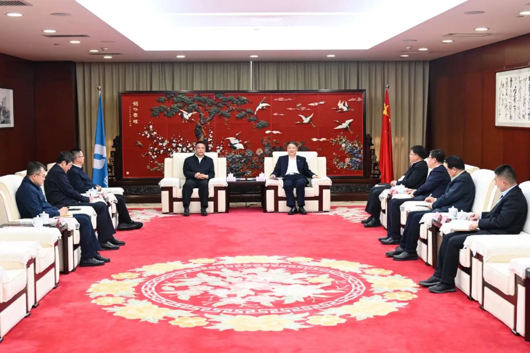 溫樞剛會見哈電集團董事長、黨委書記曹志安