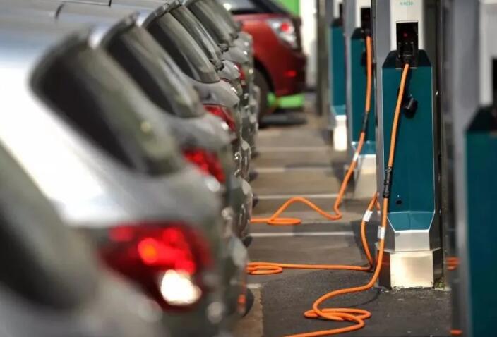 油價漲怕了，電動車主也笑不出