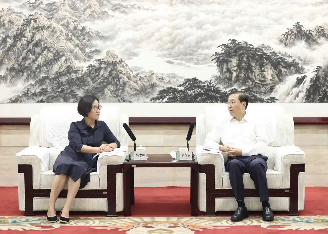國家電網(wǎng)董事長、黨組書記辛保安與江西省委副書記、贛州市委書記吳忠瓊會談