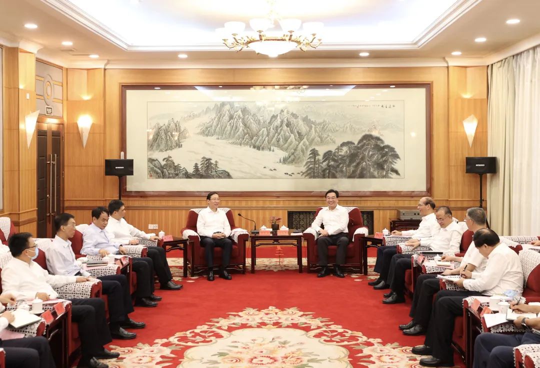 國家電網(wǎng)董事長、黨組書記辛保安與青海省委書記信長星、省長吳曉軍會(huì)談