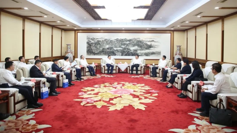 宋海良與內(nèi)蒙古自治區(qū)黨委常委、呼和浩特市委書記包鋼座談