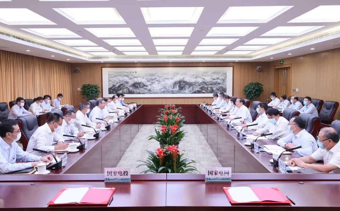 國(guó)家電網(wǎng)董事長(zhǎng)、黨組書(shū)記辛保安與國(guó)家電投董事長(zhǎng)錢智民、總經(jīng)理江毅會(huì)談