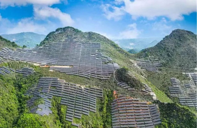 全國首例！吉電股份“大容量、高坡度”集中式山地光伏項目并網(wǎng)