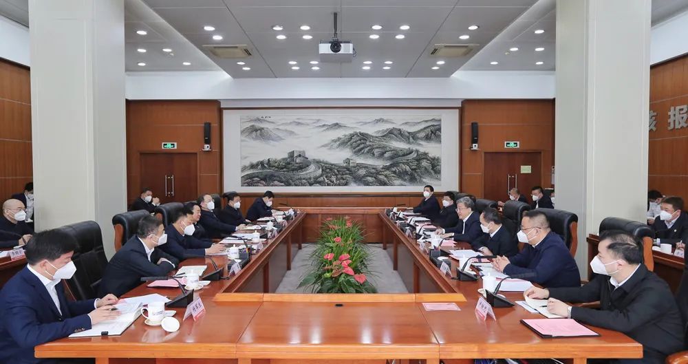 中核集團(tuán)黨組書記、董事長(zhǎng)余劍鋒與遼寧省委書記郝鵬、省長(zhǎng)李樂成會(huì)談