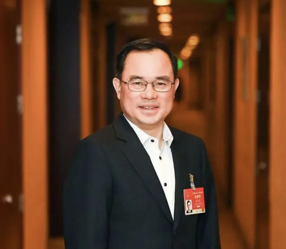 【兩會好聲音】全國人大代表朱華榮：建議主流燃油車消費(fèi)稅改革、保障新能源汽車健康協(xié)同發(fā)展