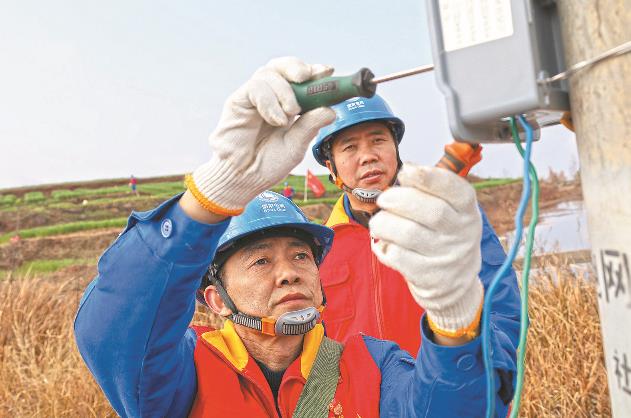 四川通江護(hù)航春灌用電，60支服務(wù)隊(duì)奔走田間