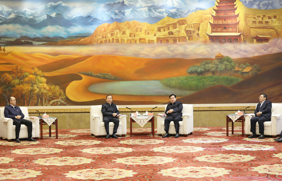 國(guó)家電網(wǎng)公司董事長(zhǎng)、黨組書記辛保安與甘肅省委書記胡昌升、省長(zhǎng)任振鶴會(huì)談