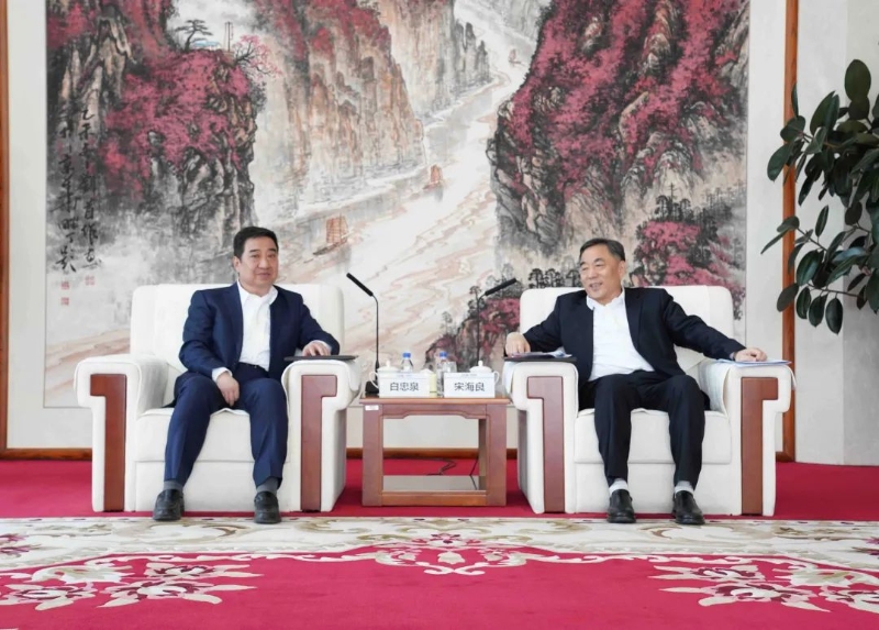 中國(guó)能建黨委書記、董事長(zhǎng)宋海良與中國(guó)電氣裝備黨委書記、董事長(zhǎng)白忠泉會(huì)談