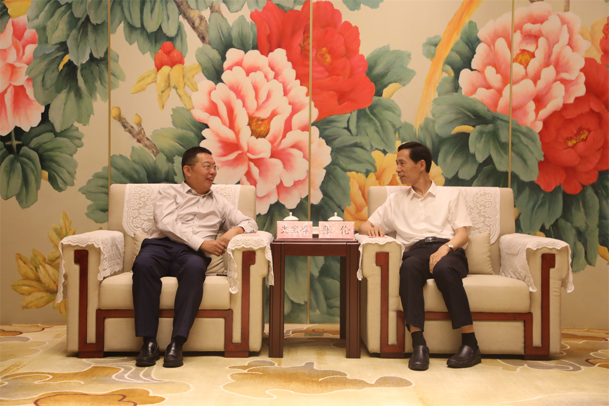 華潤(rùn)電力董事局主席史寶峰拜會(huì)菏澤市委書(shū)記張倫、市長(zhǎng)李春英