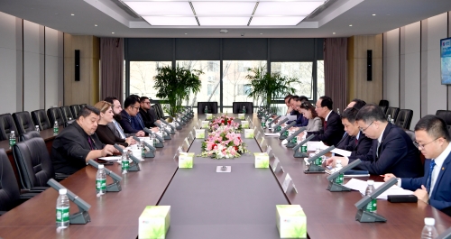 中國電建黨委書記、董事長丁焰章同洪都拉斯國會主席雷東多舉行會談