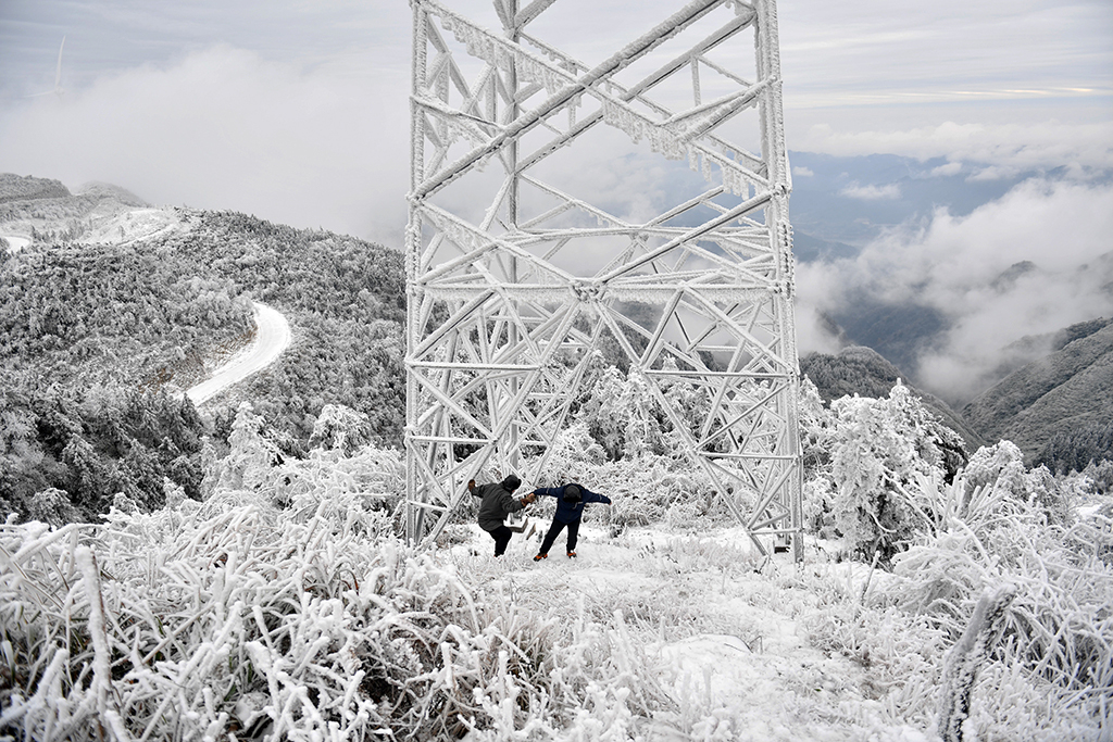 海拔1420米，電力“哨兵”風(fēng)雪中守護(hù)萬家燈火