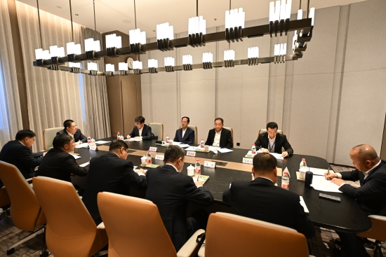 丁焰章與近期新任職子企業(yè)黨委書記、董事長(zhǎng)進(jìn)行集體談話