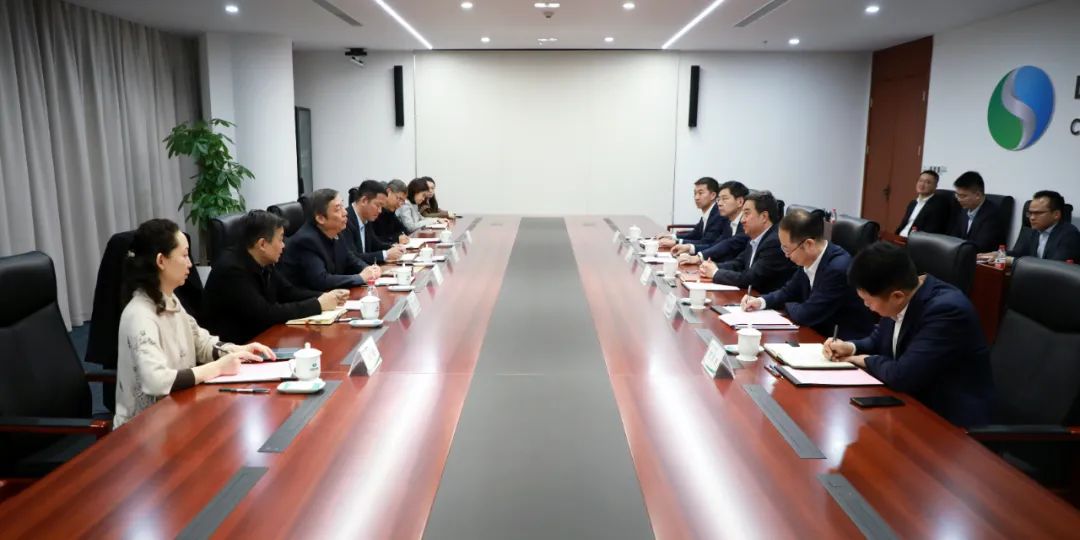 中國電氣裝備黨委書記、董事長白忠泉會見上海市經濟和信息化委員會副主任戎之勤