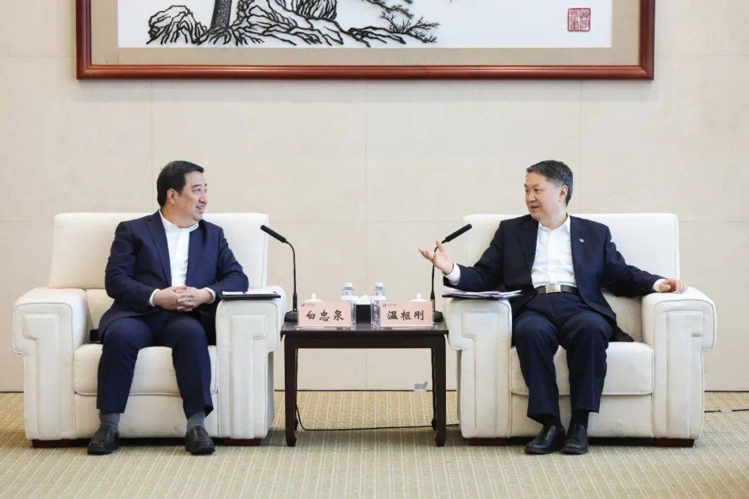 中國(guó)電氣裝備董事長(zhǎng)白忠泉、總經(jīng)理周群拜訪中國(guó)華能董事長(zhǎng)溫樞剛