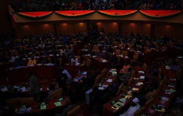 英媒：加納議會欠電費，電力公司拉閘打斷國情咨文