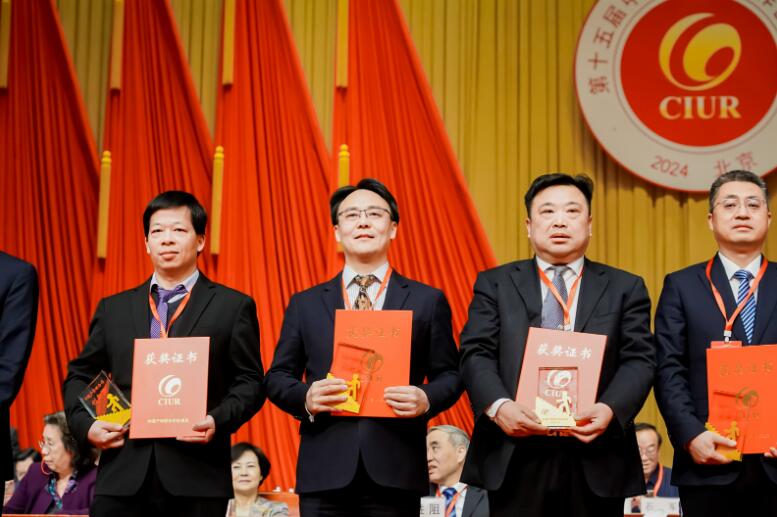中國(guó)能建綠色建材公司黨委書(shū)記、董事長(zhǎng)，綠色先進(jìn)材料研究院院長(zhǎng)蔣洋榮獲“2023年中國(guó)產(chǎn)學(xué)研合作創(chuàng)新獎(jiǎng)”