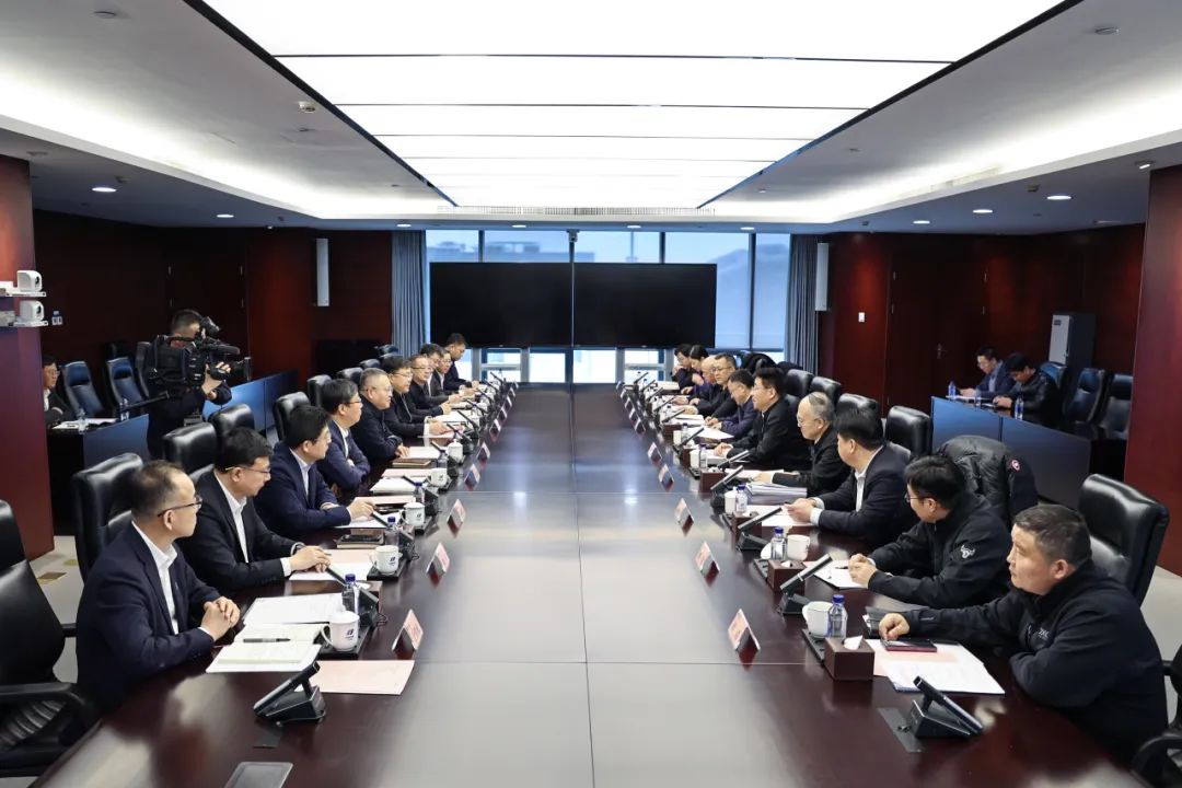 華電集團黨組副書記、總經(jīng)理葉向東與北京市副市長高朋舉行會談