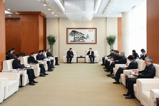 華能集團(tuán)董事長(zhǎng)溫樞剛、總經(jīng)理鄧建玲會(huì)見(jiàn)國(guó)家電網(wǎng)董事長(zhǎng)張智剛