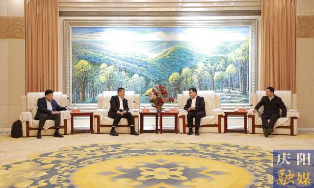 慶陽市委書記黃澤元、市長周繼軍與山東能源集團黨委書記、董事長李偉一行座談