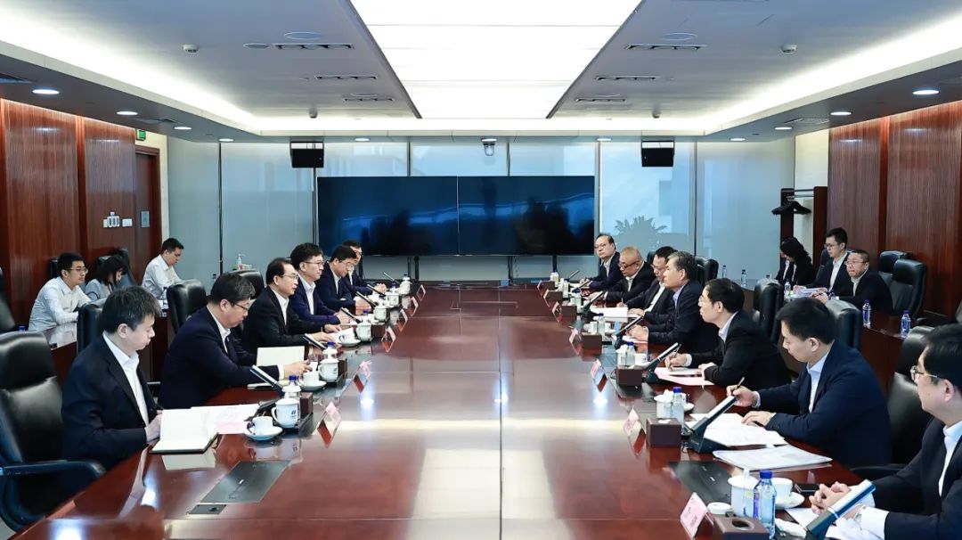 華電集團黨組書記、董事長江毅與中國太平保險集團黨委書記、董事長王思東舉行會談