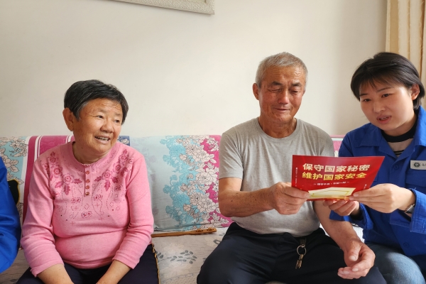 內(nèi)蒙古電力公司烏海千里山供電公司黨支部、工會(huì)、團(tuán)支部（青工委）開展“蒙電愛心光明行”保密宣傳活動(dòng)