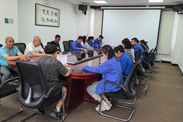 烏海千里山供電公司：加強(qiáng)理論學(xué)習(xí)，風(fēng)清氣正過節(jié)