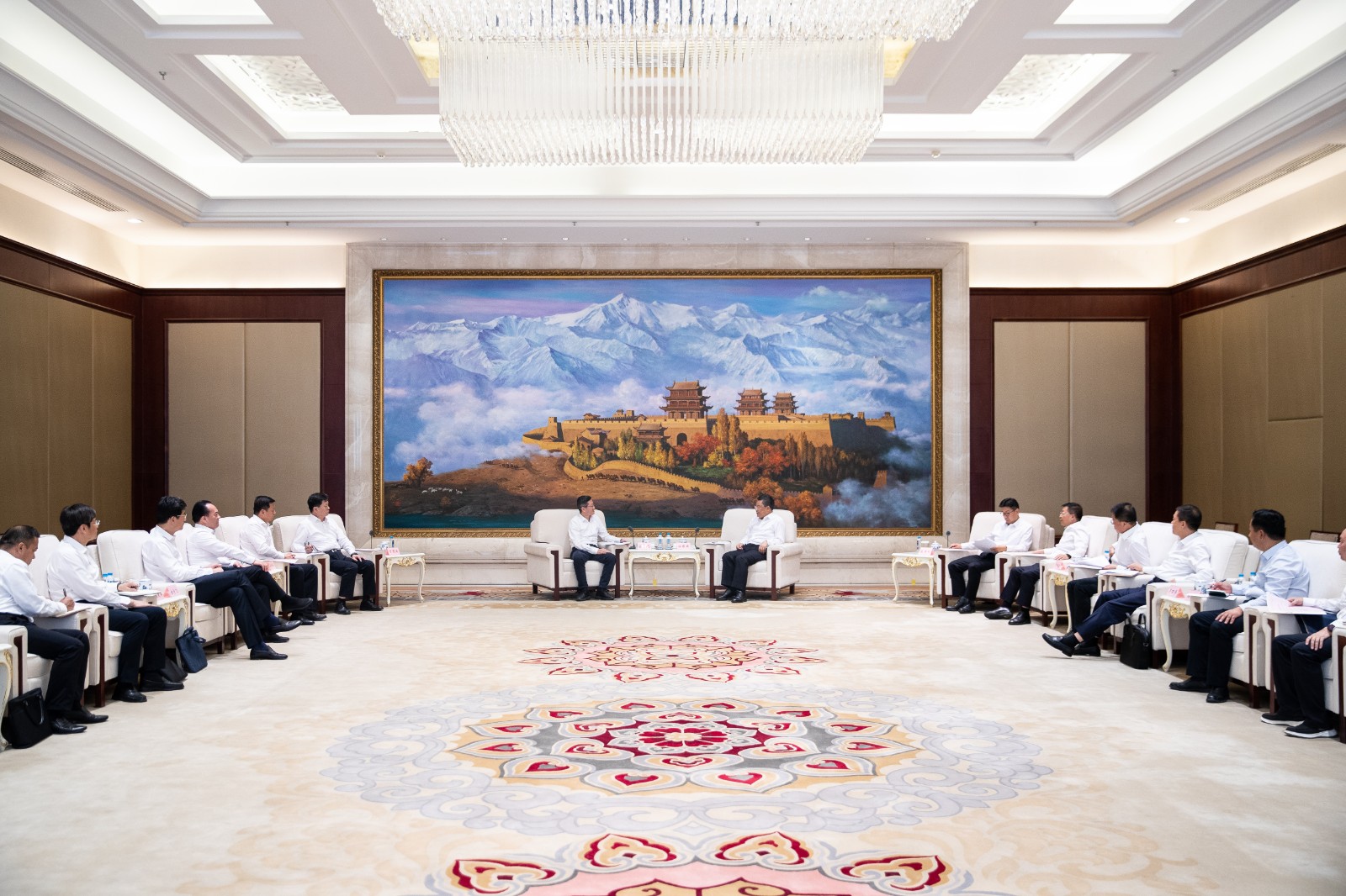 國家能源集團總經(jīng)理、黨組副書記余兵拜會甘肅省省長任振鶴并出席蘭洽會