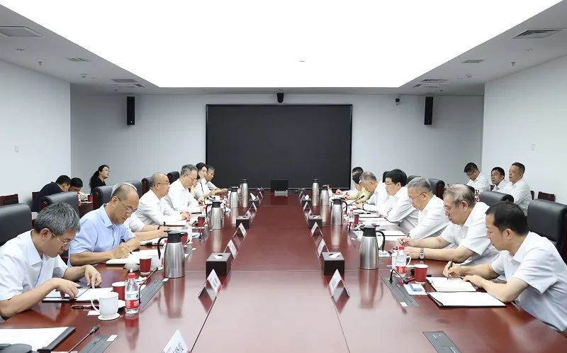 國(guó)家電網(wǎng)公司董事長(zhǎng)、黨組書(shū)記張智剛拜訪懷柔實(shí)驗(yàn)室并交流座談